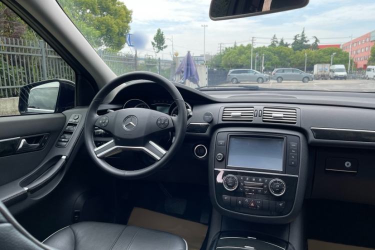 Used Mercedes-Benz R-Class 2017 R 320 4MATIC Business Edition Prestige Model
