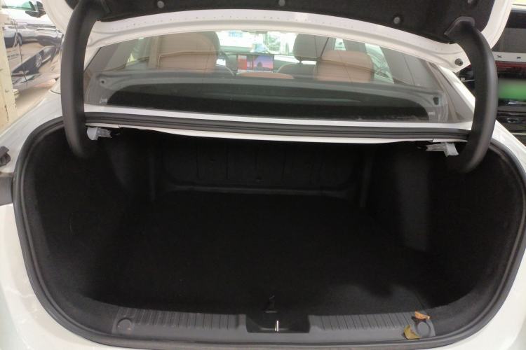 Used  L6 2025 EM-i 140km Starship Edition
