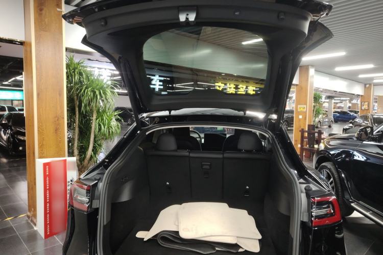 Used Tesla Model Y 2023 Rear-Wheel-Drive Version
