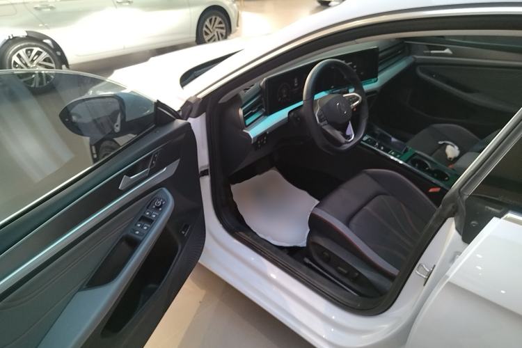 Used Volkswagen Lamando 2025 Lavida L 280TSI DSG Cool & Spicy Edition
