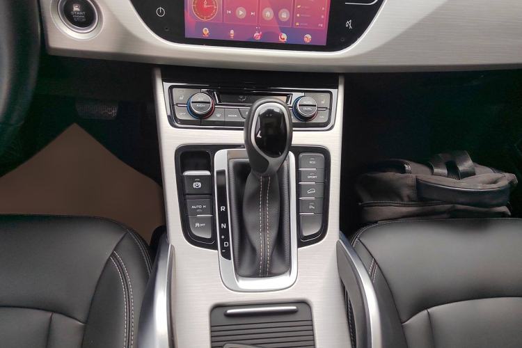 Used Geely Auto Emgrand X7 Sport 2018 1.8TD Automatic Two-Wheel Drive Smart 4G Connected Version
