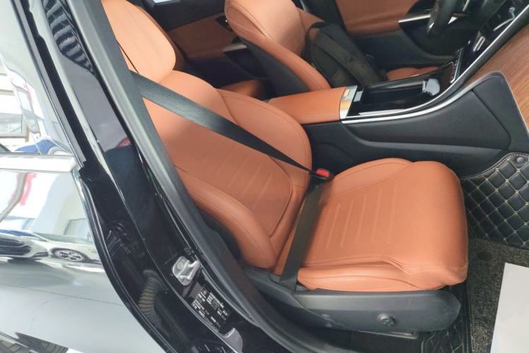 Used Mercedes-Benz GLC 2023 GLC 300 L 4MATIC Dynamic 7-Seater
