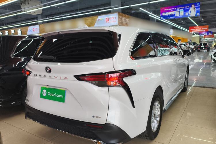 Used Toyota Granvia 2024 2.5L Hybrid Comfort Edition
