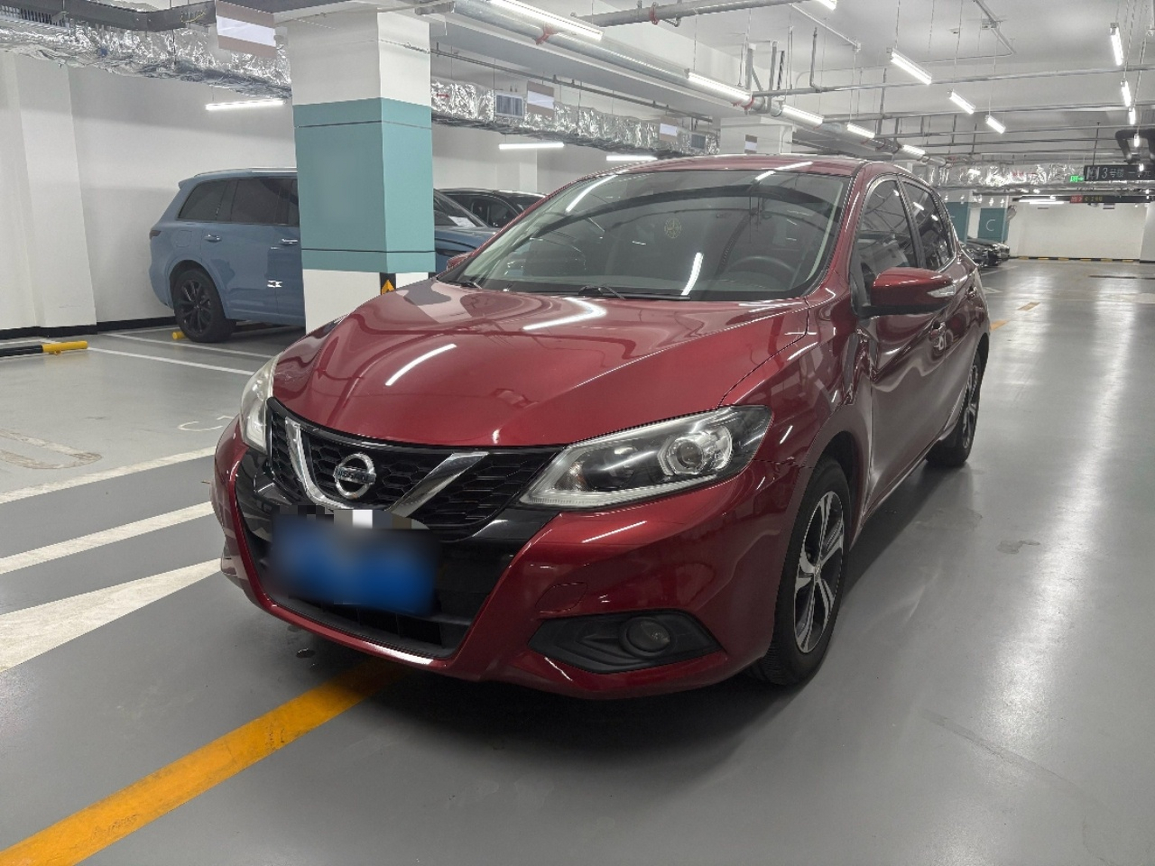 Под передней частью автомобиля