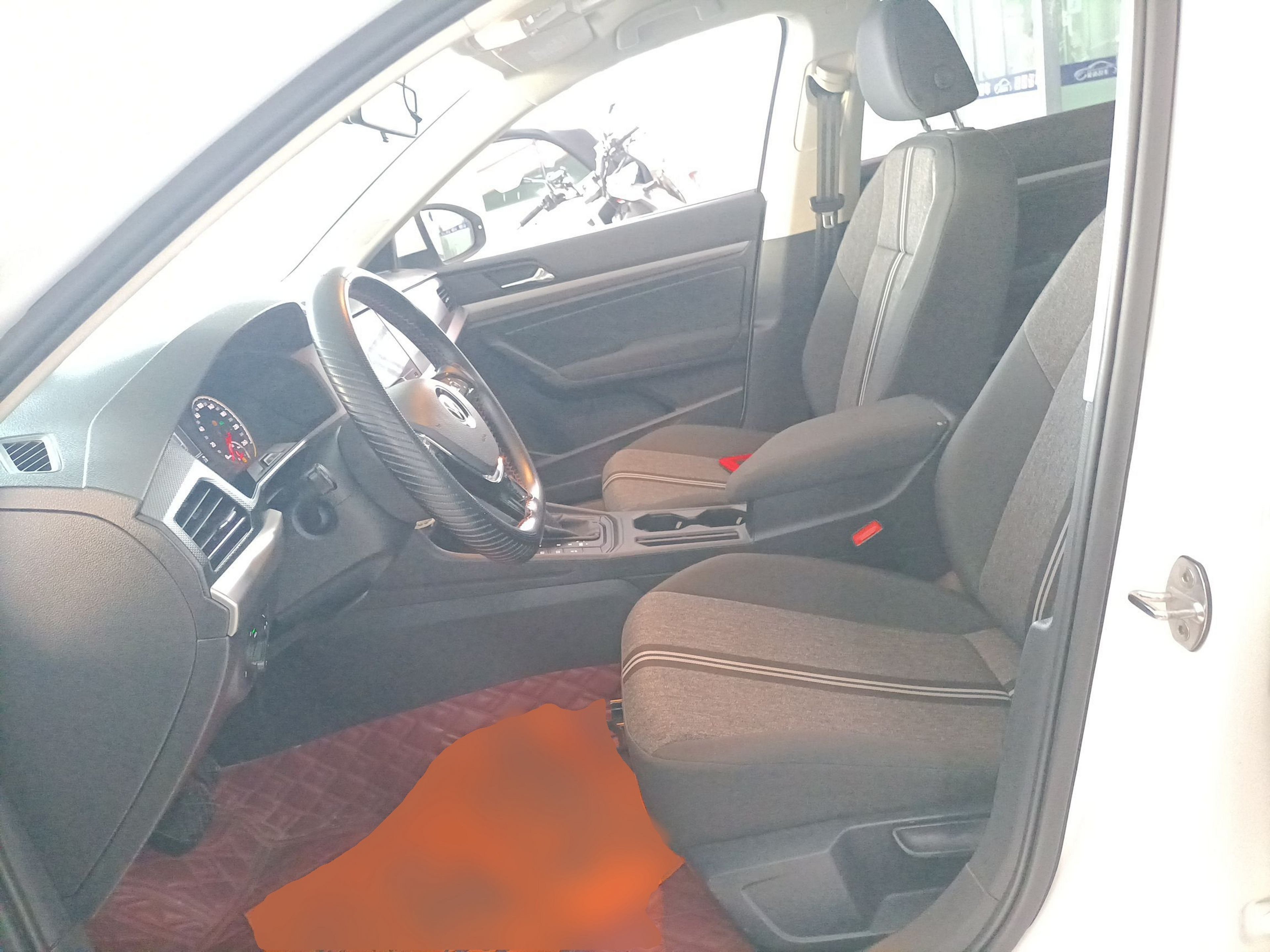 Переднее сиденье в автомобиле