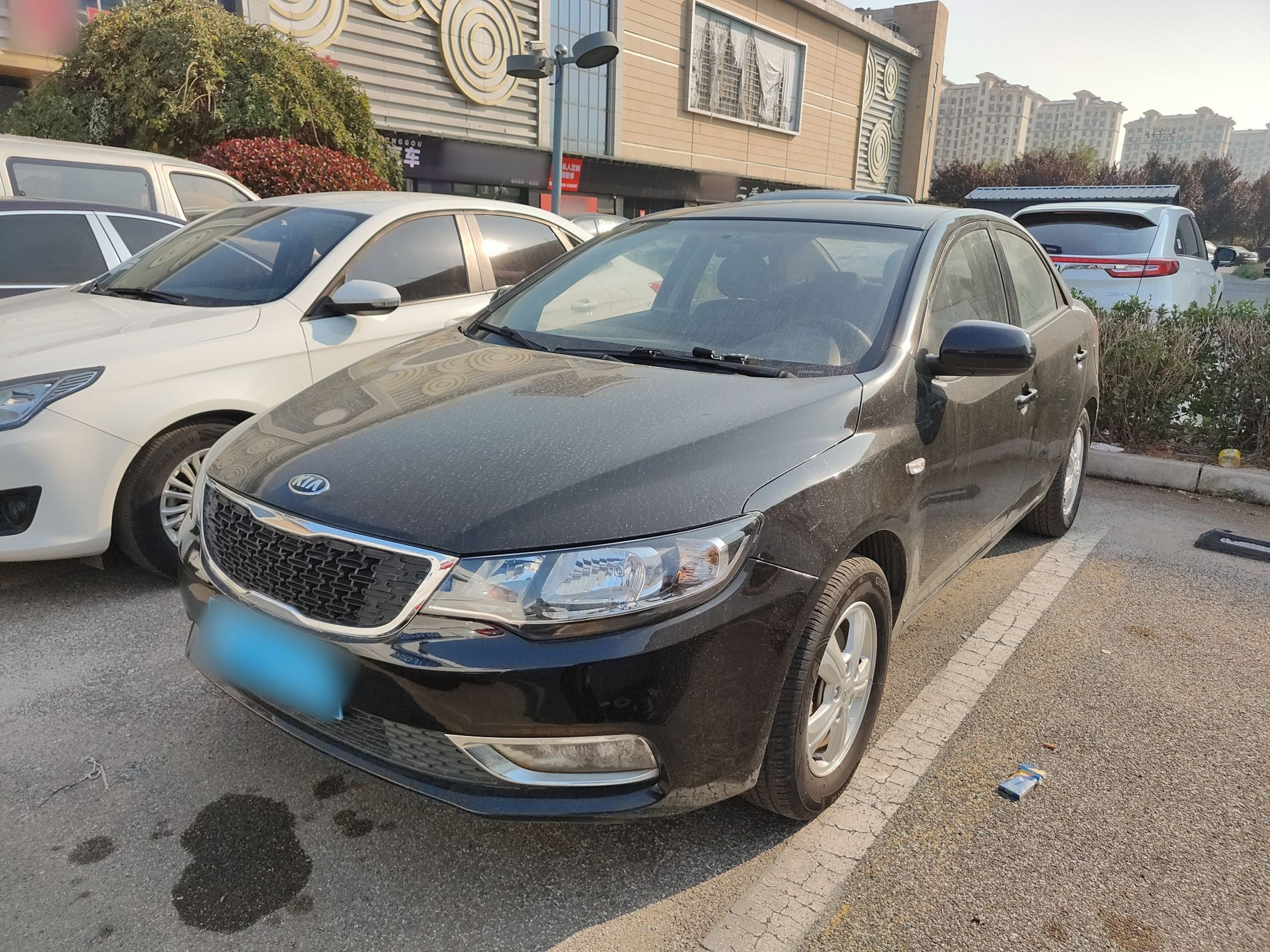 Под передней частью автомобиля