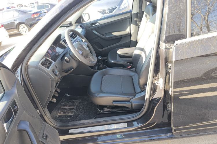 Used Volkswagen Santana 2015 1.6L Manual Comfort Edition
