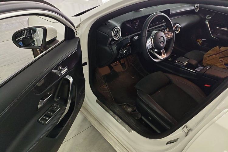 Used Mercedes-Benz A-Class 2022 Revised Version A 200 L Sport Sedan Fashionable Style
