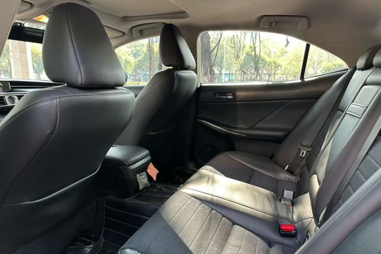 Used Lexus IS 2015 200T Leading Edition
