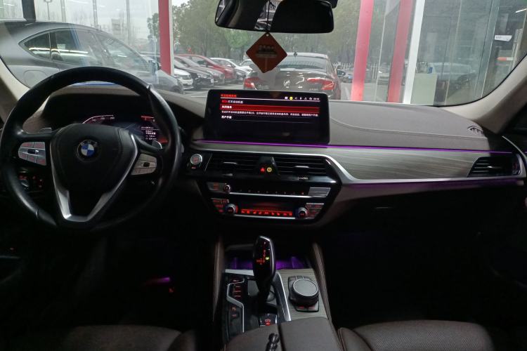 Used BMW 5 Series 2022 Second Facelift 530Li Luxury Edition Premium Package
