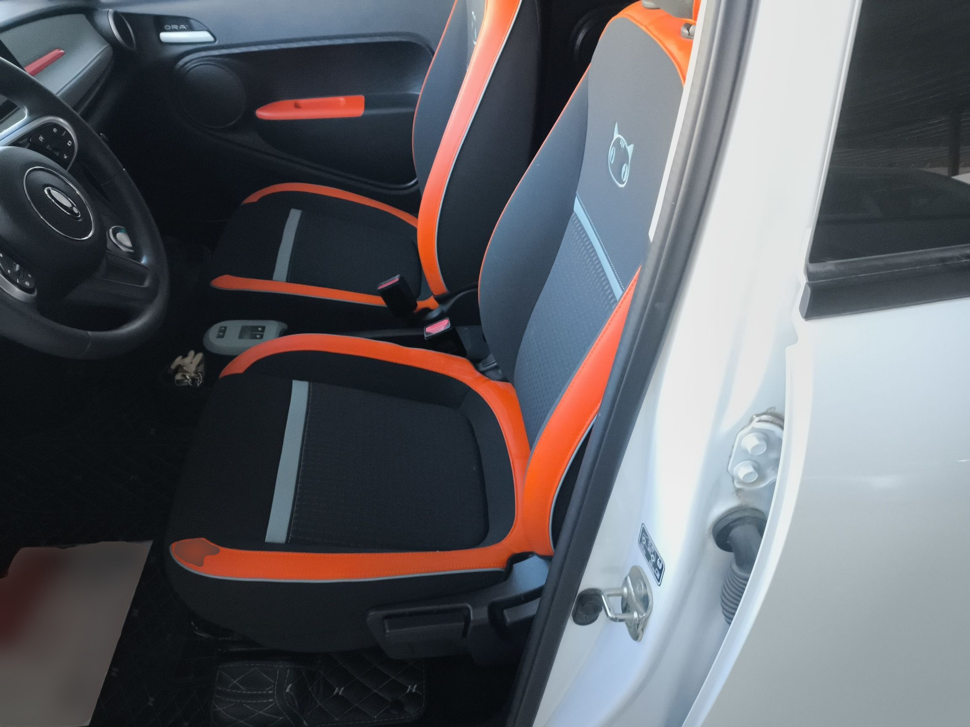 المقاعد الأمامية داخل السيارة