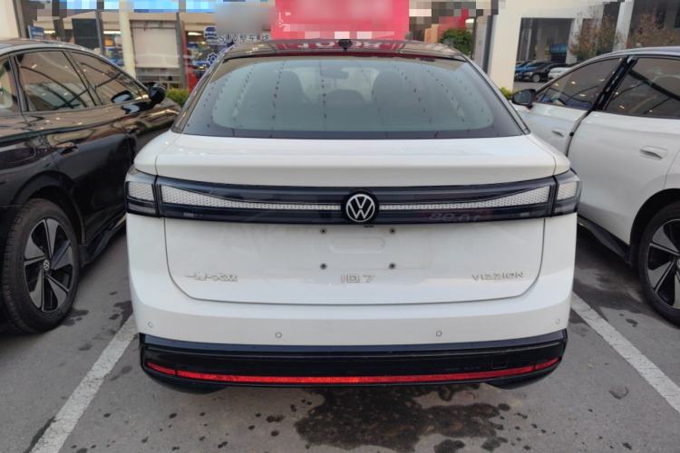 Used Volkswagen ID.7 VIZZION 2024 AIR model
