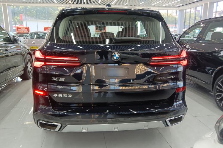 Used BMW X5 2023 xDrive 30Li Luxury M Sport Package
