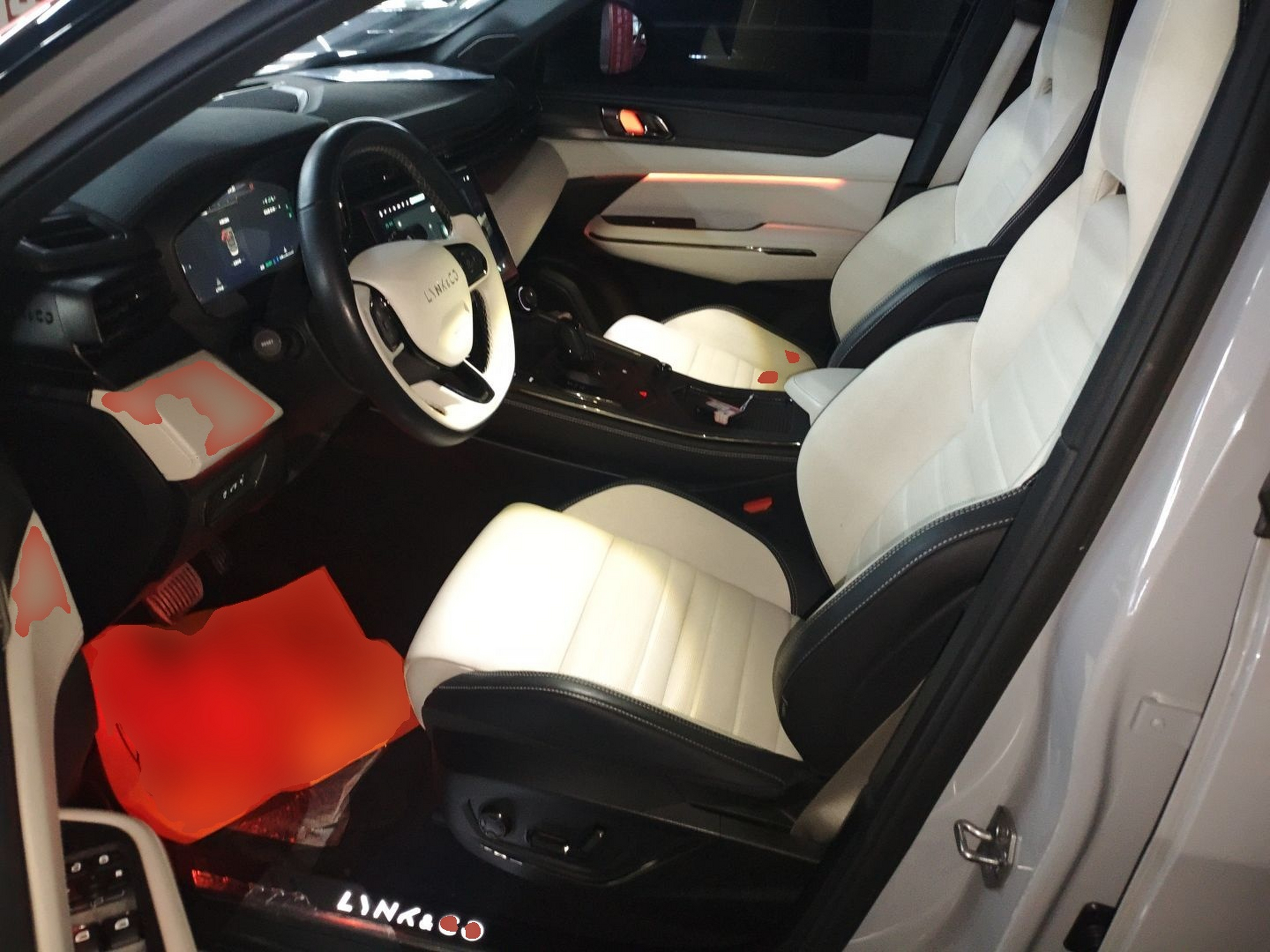 المقاعد الأمامية داخل السيارة