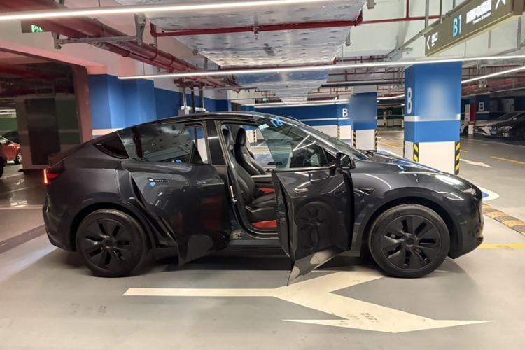 Used Tesla Model Y 2024 Rear-Wheel-Drive Version
