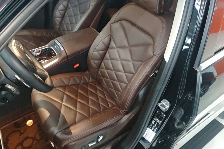 Used BMW X5 2022 xDrive 30Li Luxury M Sport Package
