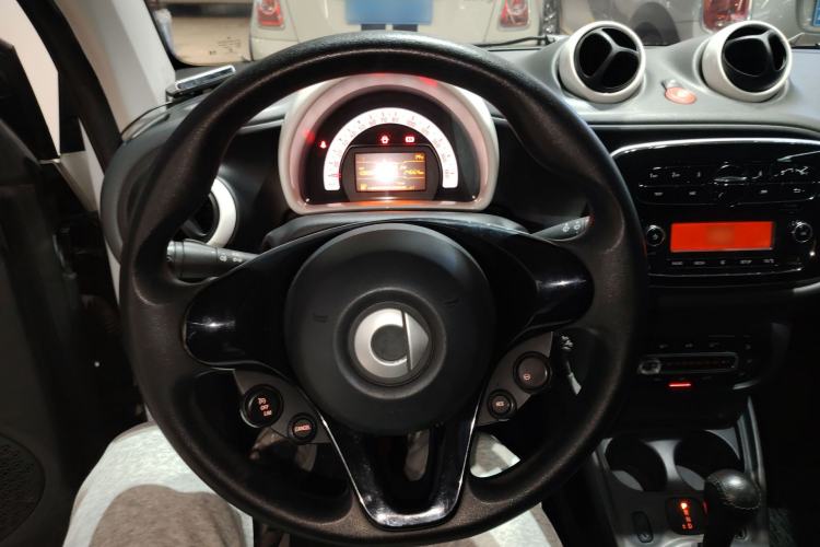 Used  fortwo 2015 1.0L 52 kW hardtop Dynamic version
