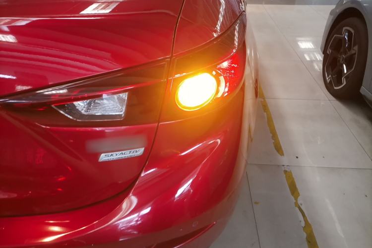 Used Mazda Mazda 3 Axela 2016 Sedan 1.5L Automatic Luxury Model