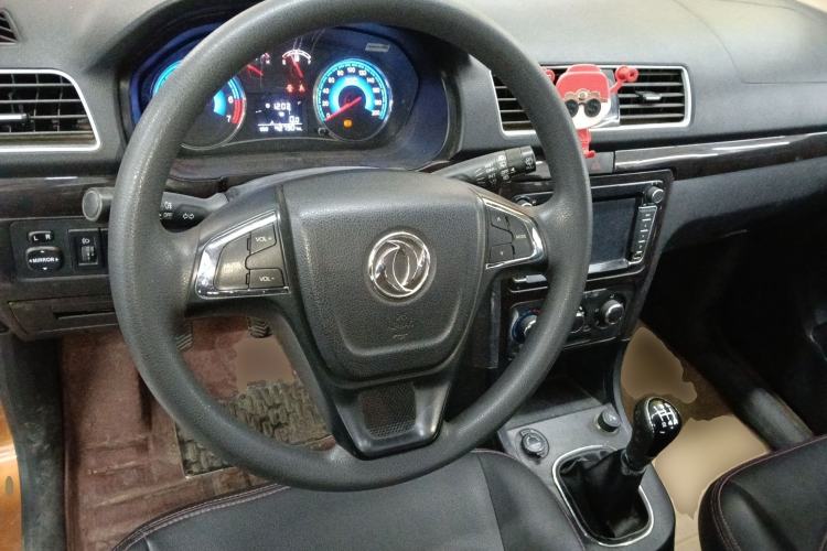 Used Dongfeng Fengon 360 2015 1.5L Manual Luxury 7-Seater China IV Standard
