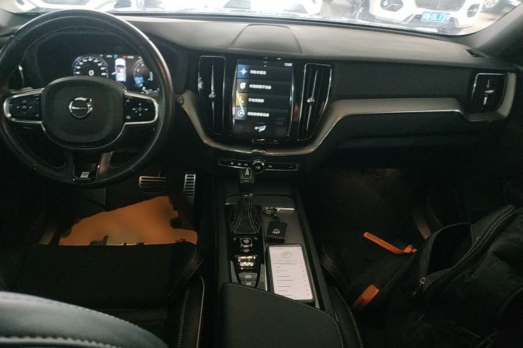 Used Volvo XC60 2019 T5 4x4 Smart & Dynamic Sport Edition China VI Standard
