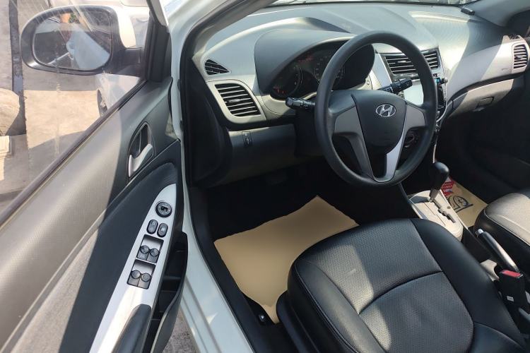 Used Hyundai Verna Ray 2014 1.4L Automatic GLX