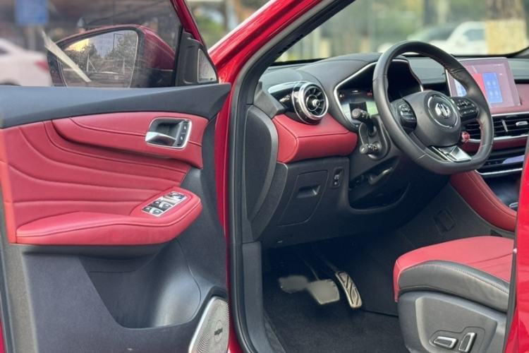 Used MG HS 2018 30T Automatic Two-Wheel Drive Trophy Edition—High-Octane V-Model
