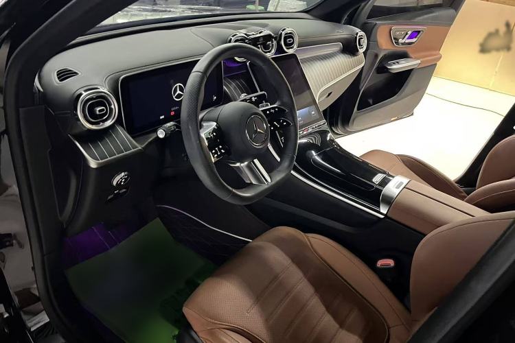 Used Mercedes-Benz GLC 2023 GLC 260 L 4MATIC Luxury Model 5 Seats
