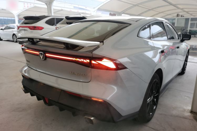 Used Changan UNI-V 2022 1.5T Prestige Version
