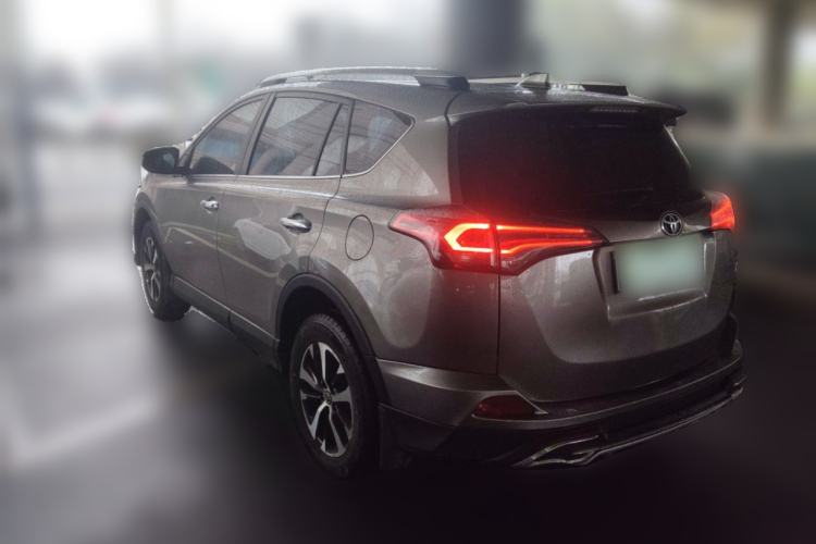 Used Toyota RAV4 2016 2.0L CVT Two-Wheel Drive Fashion Edition China V Standard
