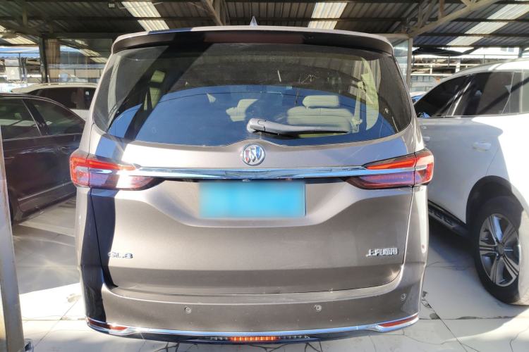 Used Buick GL8 2023 Facelifted Land Cruiser Executive Luxury Version
