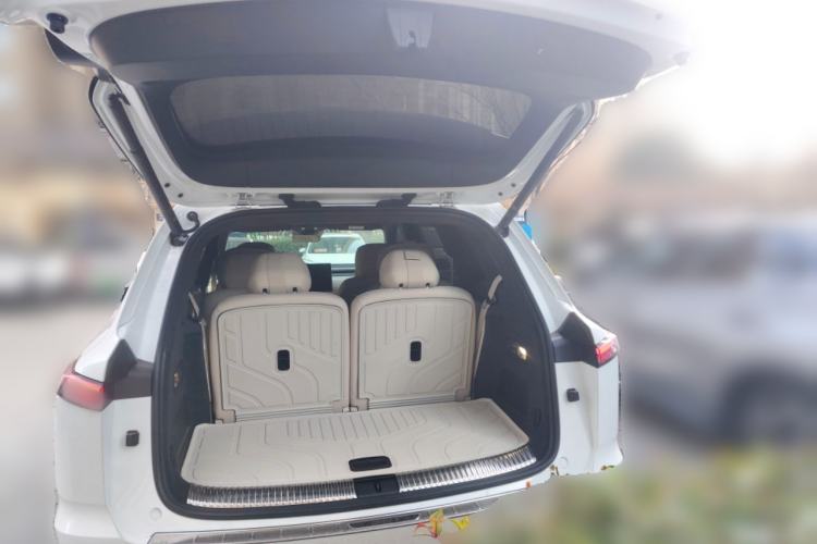 Used ONVO Luxeed L90 2025 Model—Max Six-Seater Version
