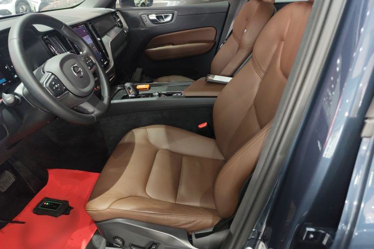 Used Volvo XC60 2023 B5 4x4 Smart Luxury Edition