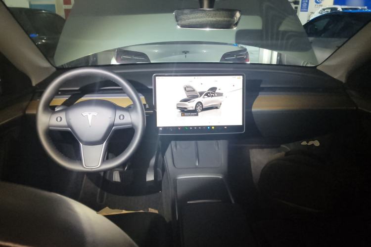 Used Tesla Model Y 2022 Long-Range All-Wheel-Drive Version
