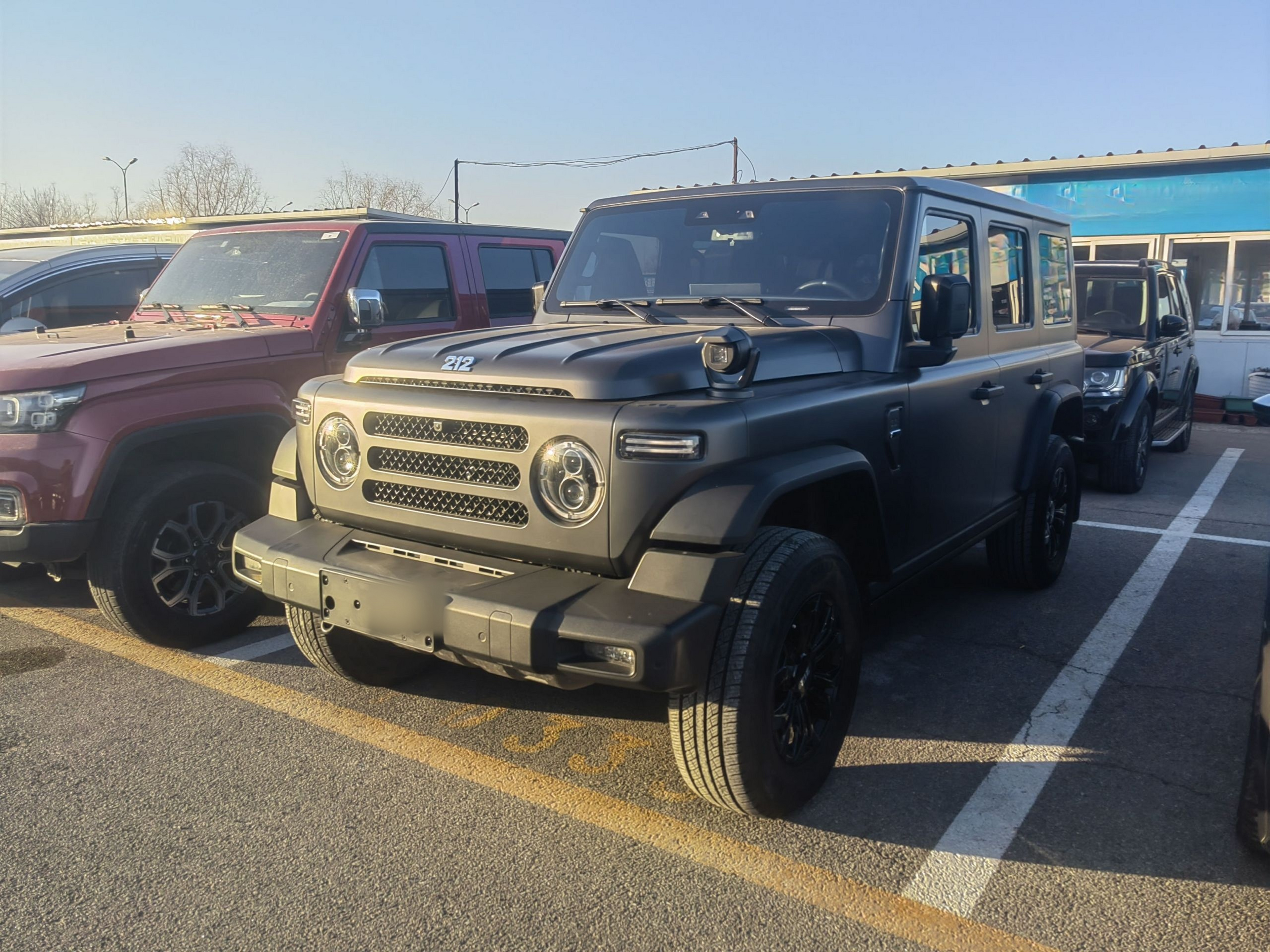 تحت مقدمة السيارة