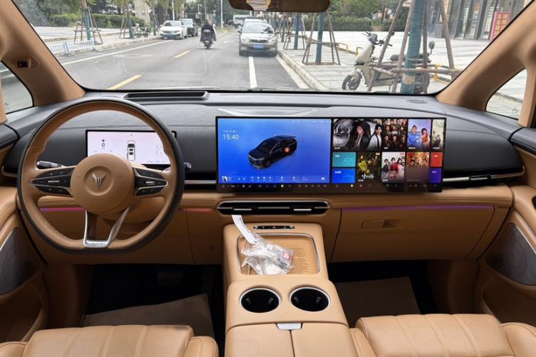 Used VOYAH Dream 2025 PHEV Four-Wheel-Drive Flagship Kunpeng Edition
