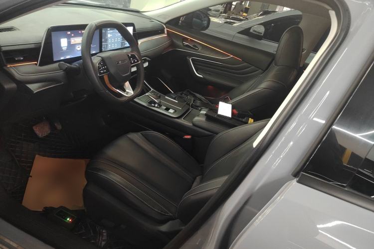 Used Venucia V 2023 260T Idol Edition Pro
