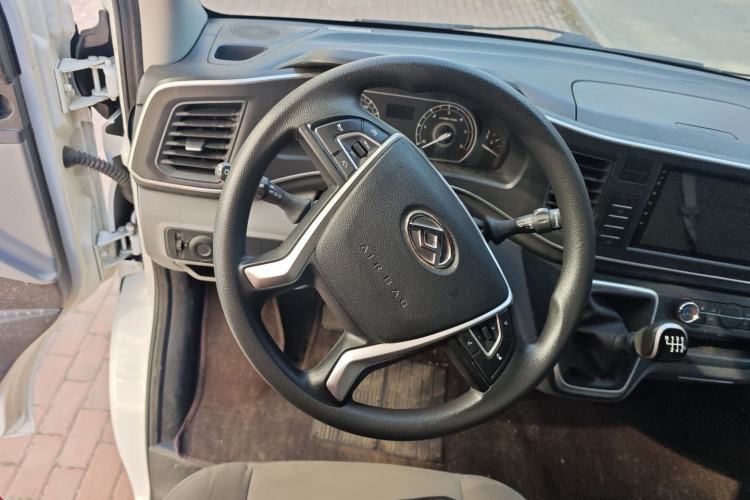 Used SAIC MAXUS Xintu V80 2019 2.0T Plus 6-Speed Manual Van Long Wheelbase Mid-Roof Design 2-3 Seater