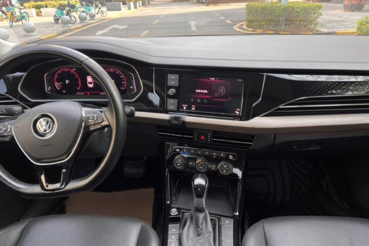 Used Volkswagen Passat 2019 330TSI Luxury Edition China VI Standard
