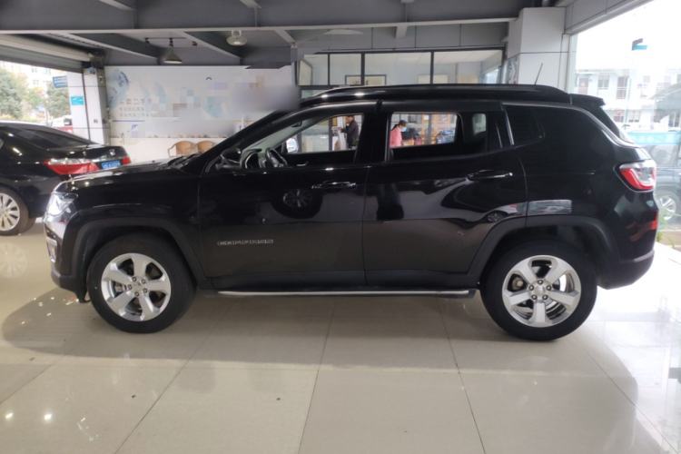 Used  Compass 2017 200T Automatic Family Edition
