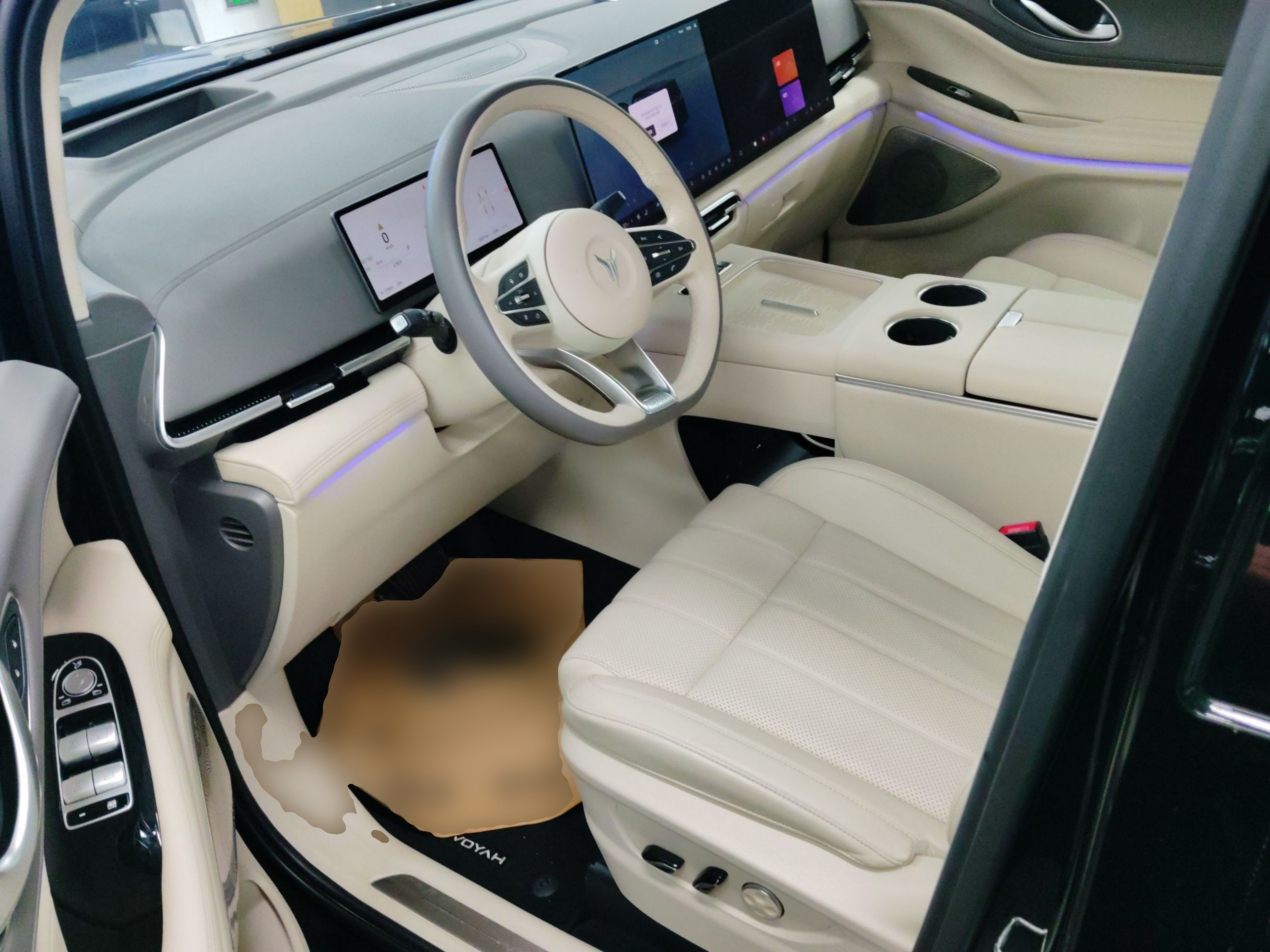 المقاعد الأمامية داخل السيارة