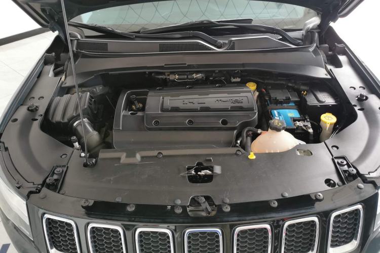 Used  Compass 2017 200T Automatic Family Edition
