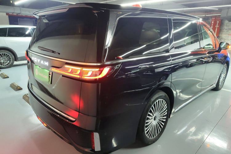 Used VOYAH Dream 2025 PHEV Four-Wheel Drive Prestige Kunpeng Edition
