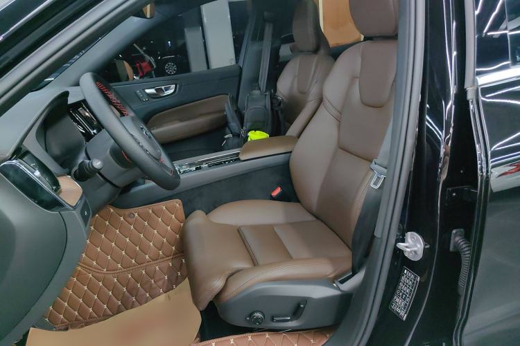 Used Volvo XC60 2024 B5 4x4 Smart Luxury Edition
