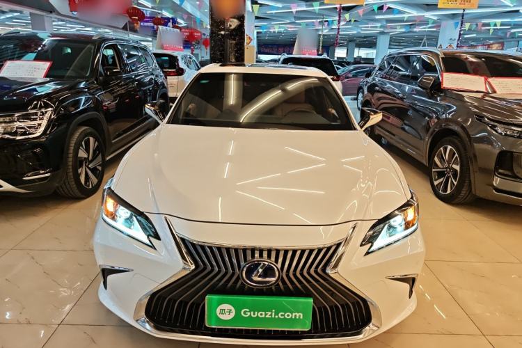 Used Lexus ES 2020 300h Premier Edition

