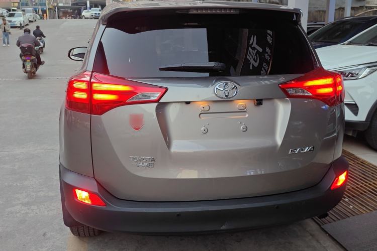 Used Toyota RAV4 2015 2.0L CVT Two-Wheel Drive Fashion Edition

