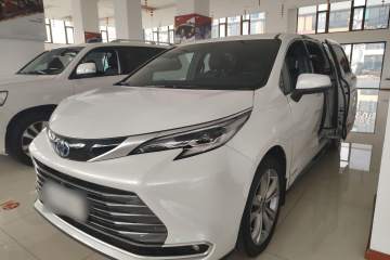 Used Toyota Sienna 2023 2.5L Hybrid Deluxe Edition