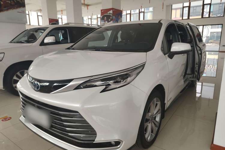 Used Toyota Sienna 2023 2.5L Hybrid Deluxe Edition
