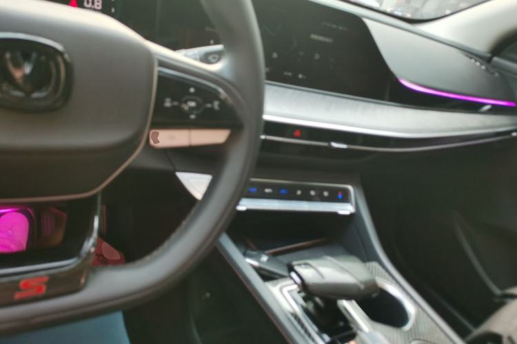 Used Changan Eado 2022 PLUS Blue Whale NE 1.4T GDI DCT Prestige Edition
