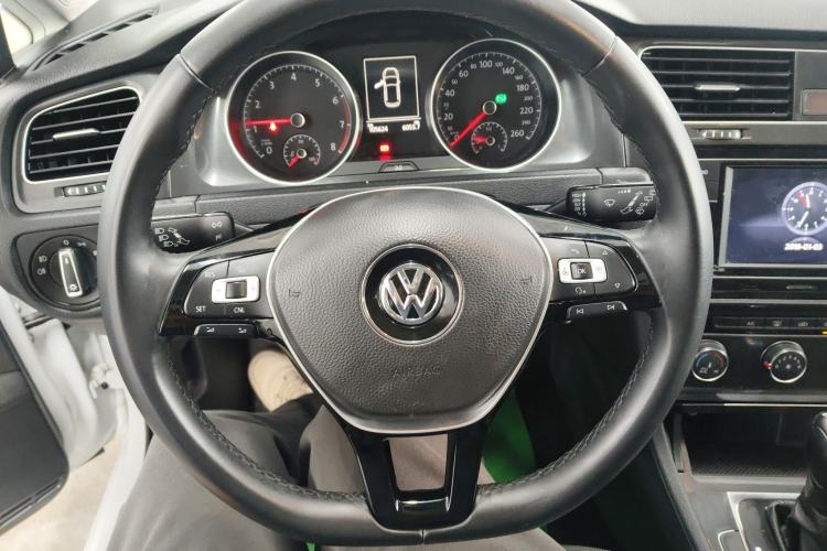Used Volkswagen Golf 2018 230TSI Automatic Comfort Model
