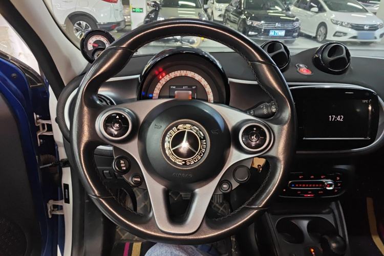 Used  forfour 2016 0.9T 66 kW Pioneer Edition